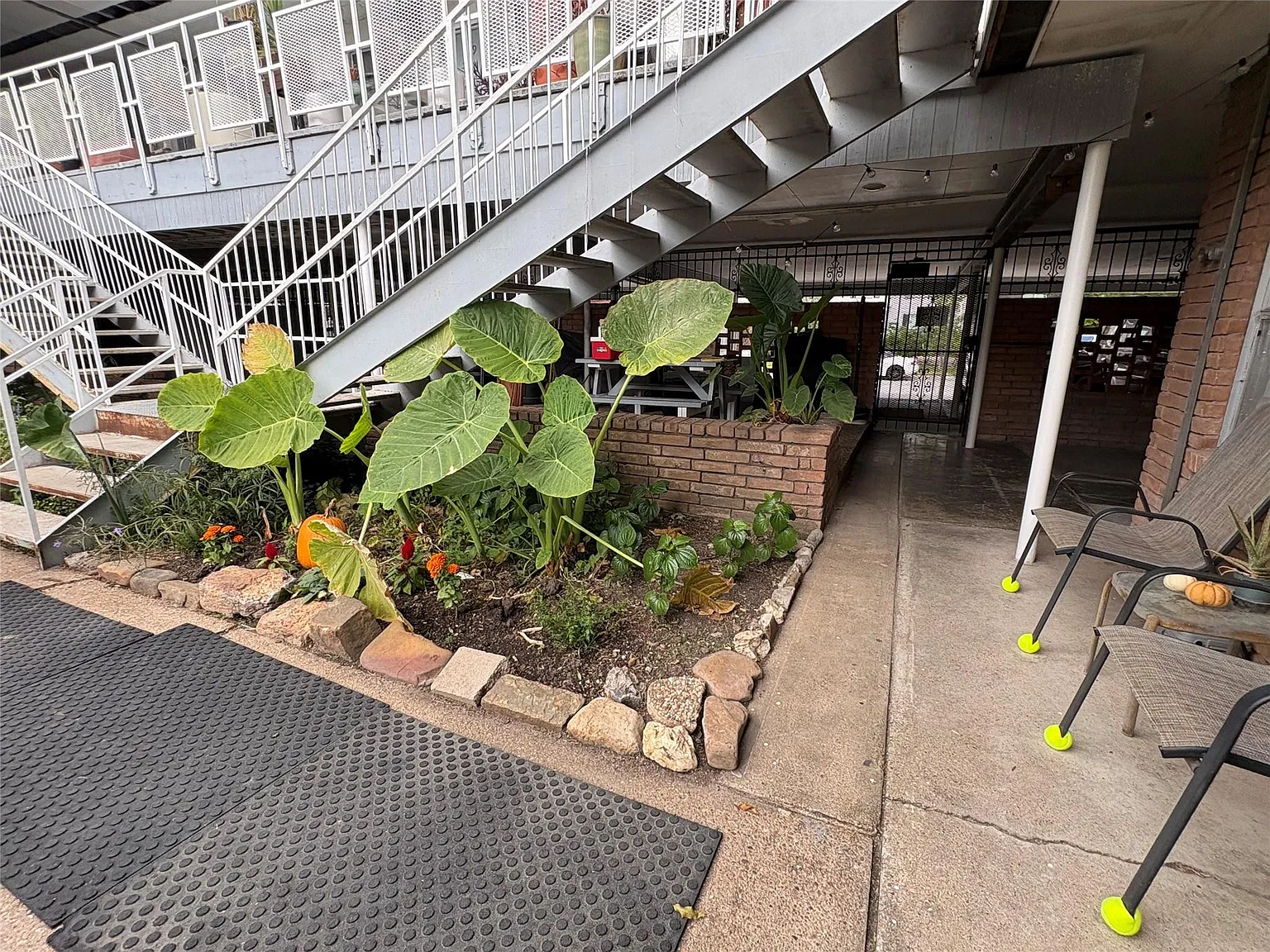 1 bed, 1.0 bath, 700 sqft, $900 — Photo 4