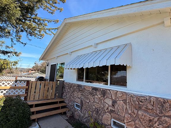 2nd image of 553 Russell Rd