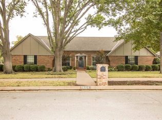 3832 Cambridge Cir E, Bedford, TX 76021