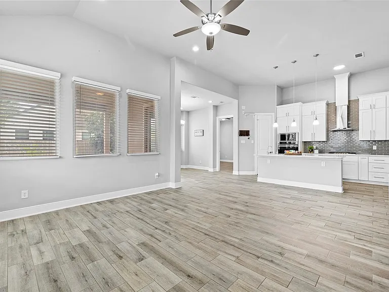 8938 Intervale St — Photo 15