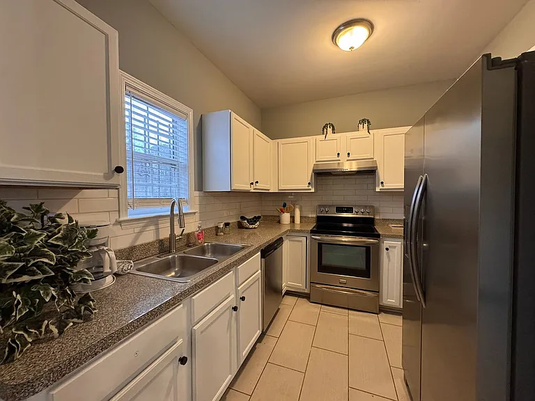 1121 Jones Ave NW #B — Photo 3