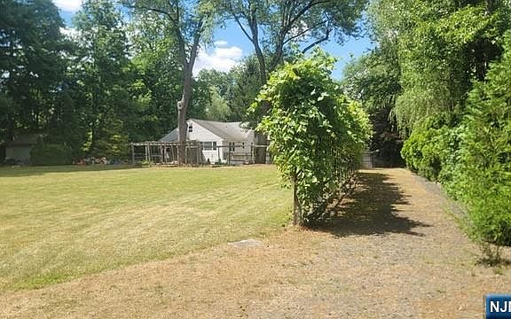 2nd image of 93 Old Tappan Rd