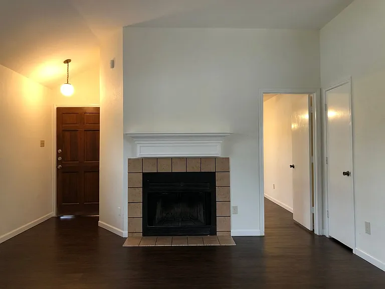 208 E Denton Dr — Photo 4