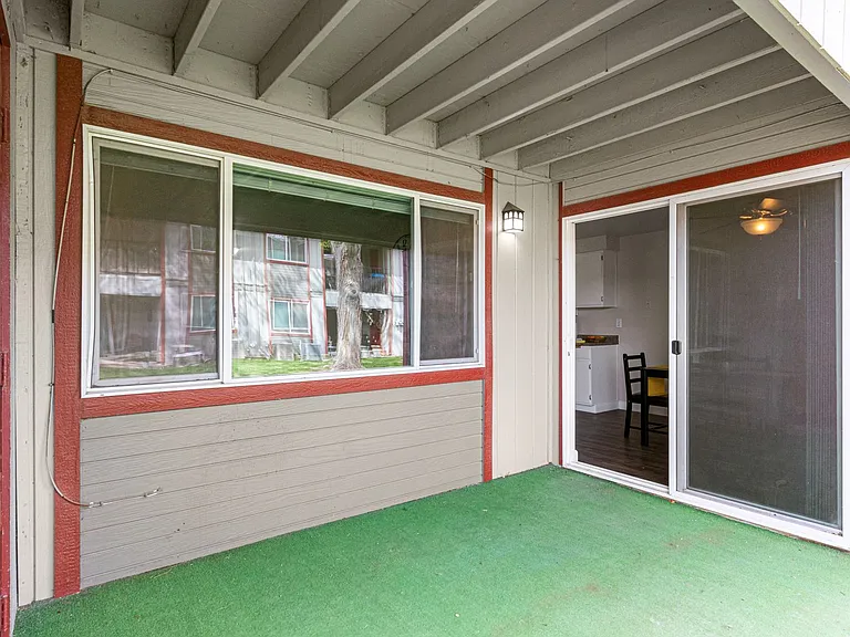 Irving Place Apartments — Photo 78