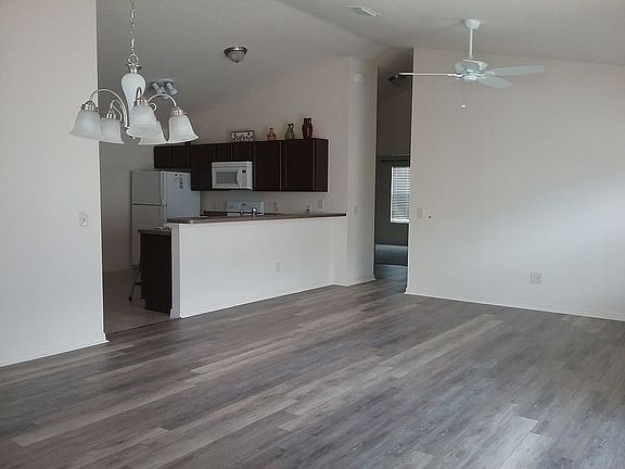 3rd image of 1373 Viola Ct