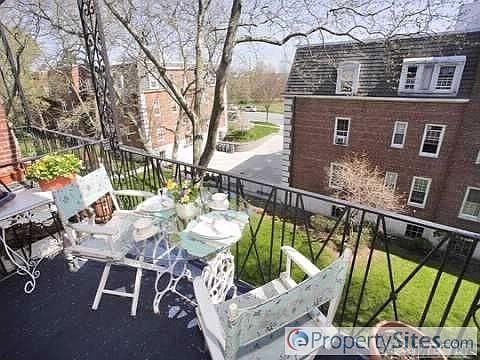 2nd image of 24 Hamilton Pl APT D4