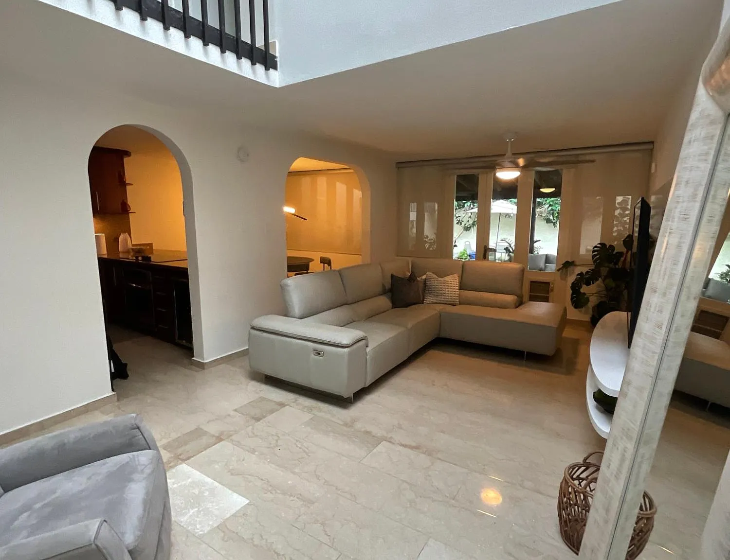 4 bed, 2.5 bath, 2000 sqft, $4,200 — Photo 4