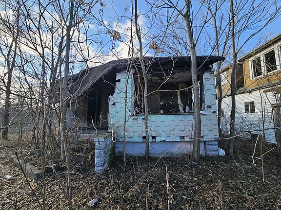 5th image of 3992 Madison St