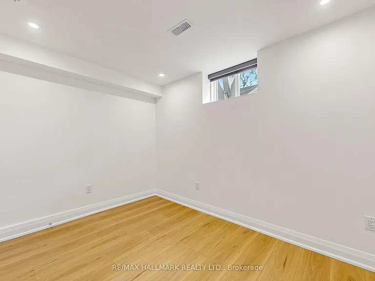 2205 Victoria Park Ave #BASEMENT — Photo 11