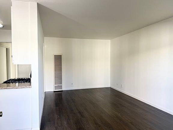 2nd image of 212 E Elmwood Ave APT L