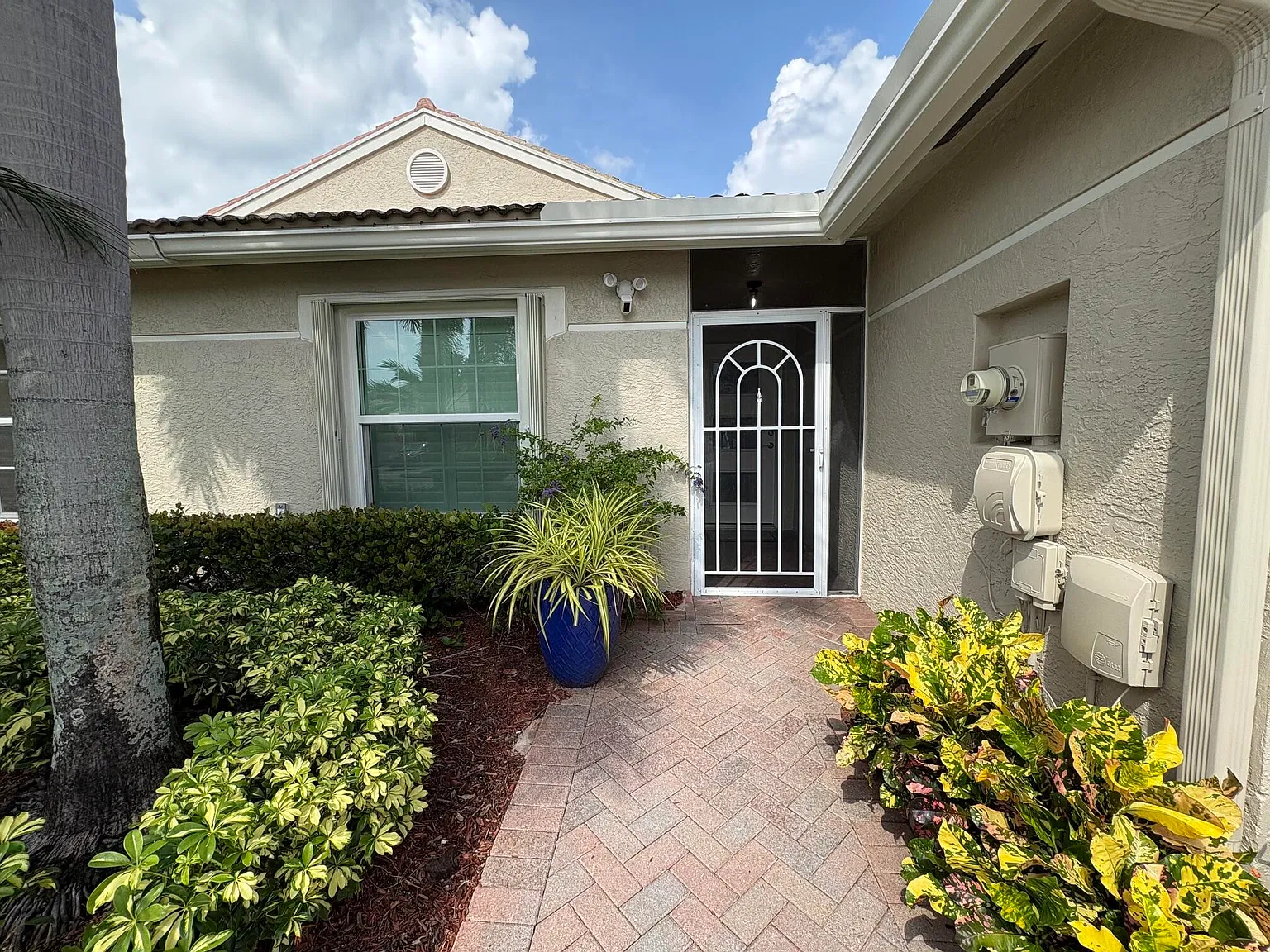 3 bed, 2.0 bath, 1426 sqft, $3,750 — Photo 4