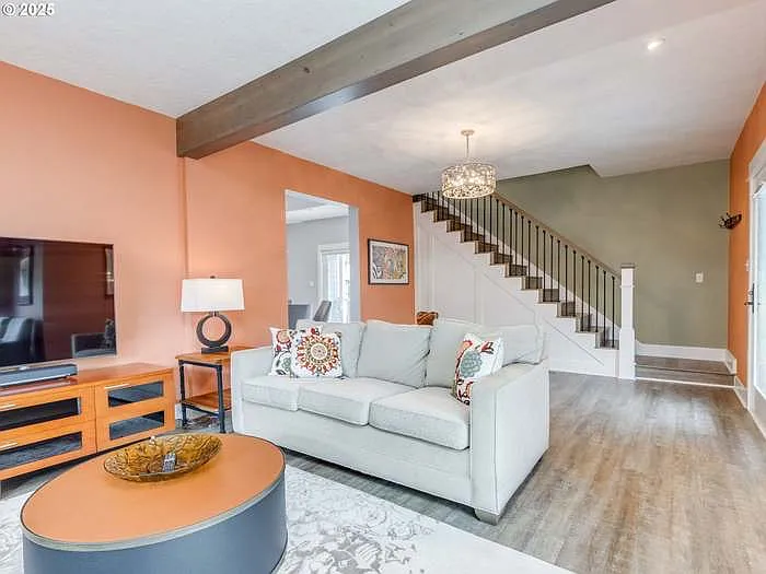 3 bed, 2090 sqft, $5,800 — Photo 3