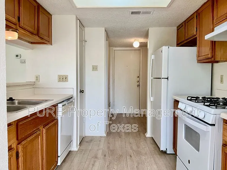 12120 Thompkins Dr #B — Photo 5