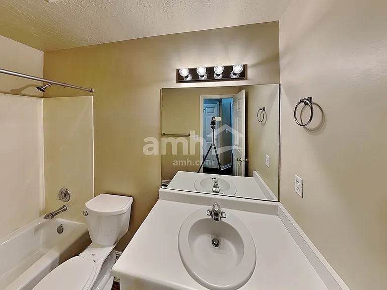 536 S 925 E — Photo 16