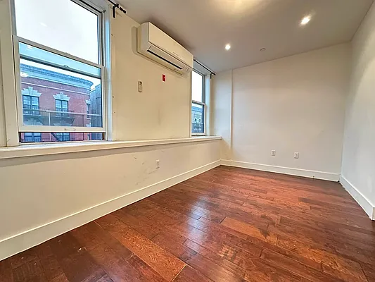 Rented by Bruma Realty LLC | media 8