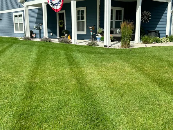 302 Terrace Point Cir, Muskegon, MI 49440