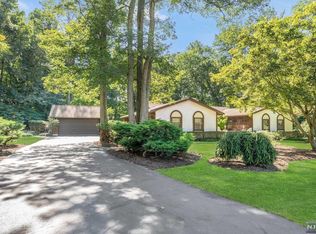 26 Pond Ln, Mahwah, NJ 07430