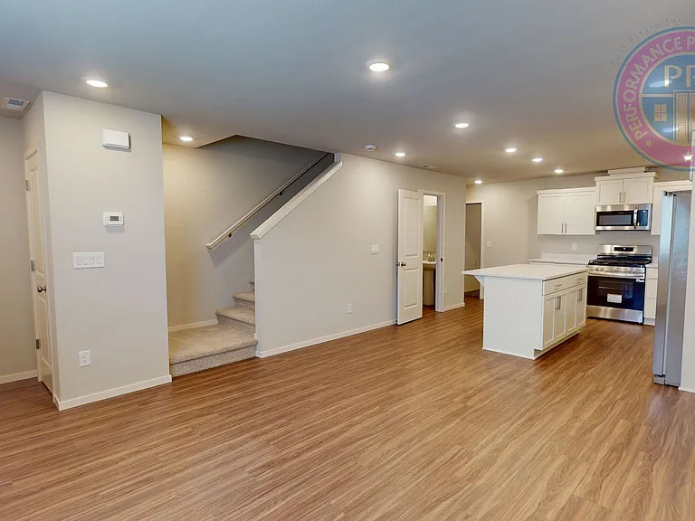 862 Sifuentez Ct — Photo 4