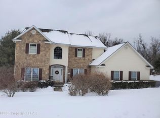142 Lincoln St, Dallas, PA 18612