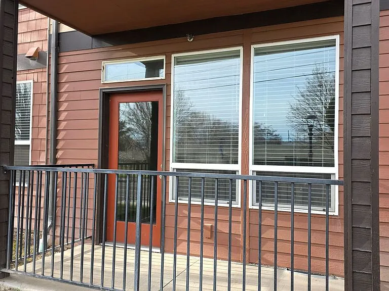 1410 S College Ave — Photo 35