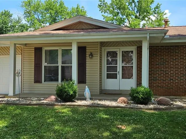 553 Goldwood Dr, Ballwin, MO 63021