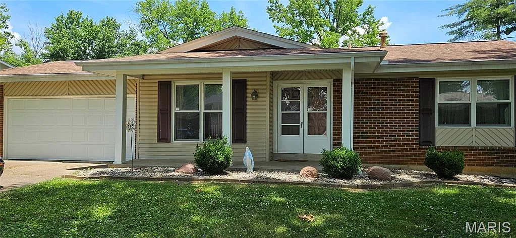 553 Goldwood Dr photo 1