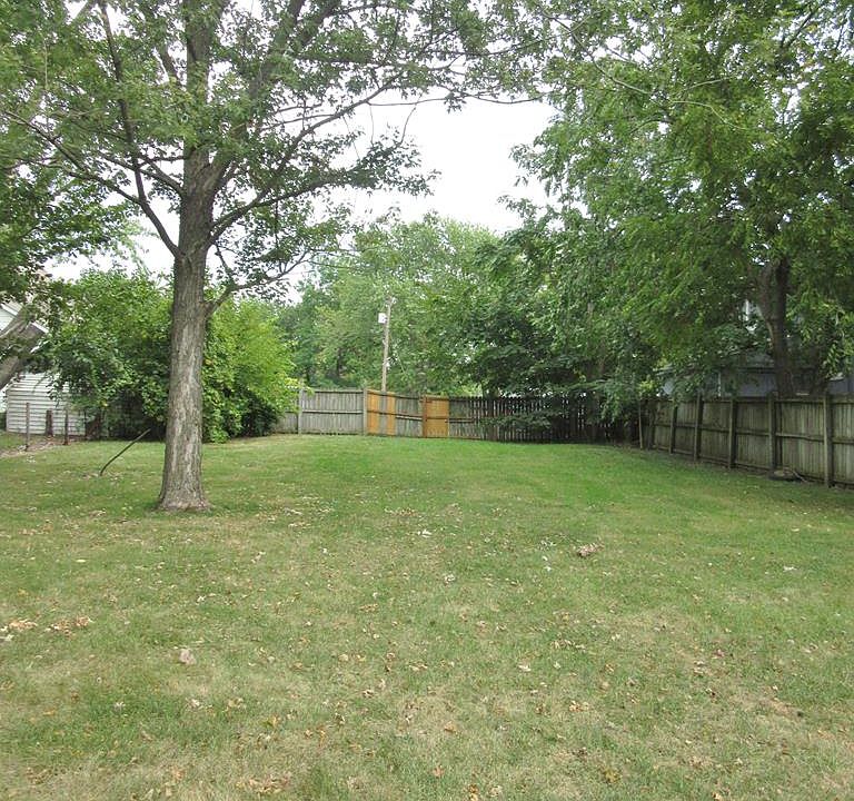 1st image of 1008 S Halliburton St