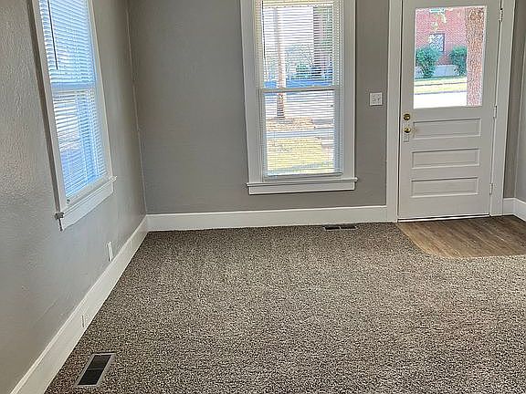 Living room – 12‘ x 15‘