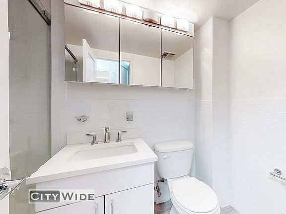 4th image of 145 E 16th St #2Q