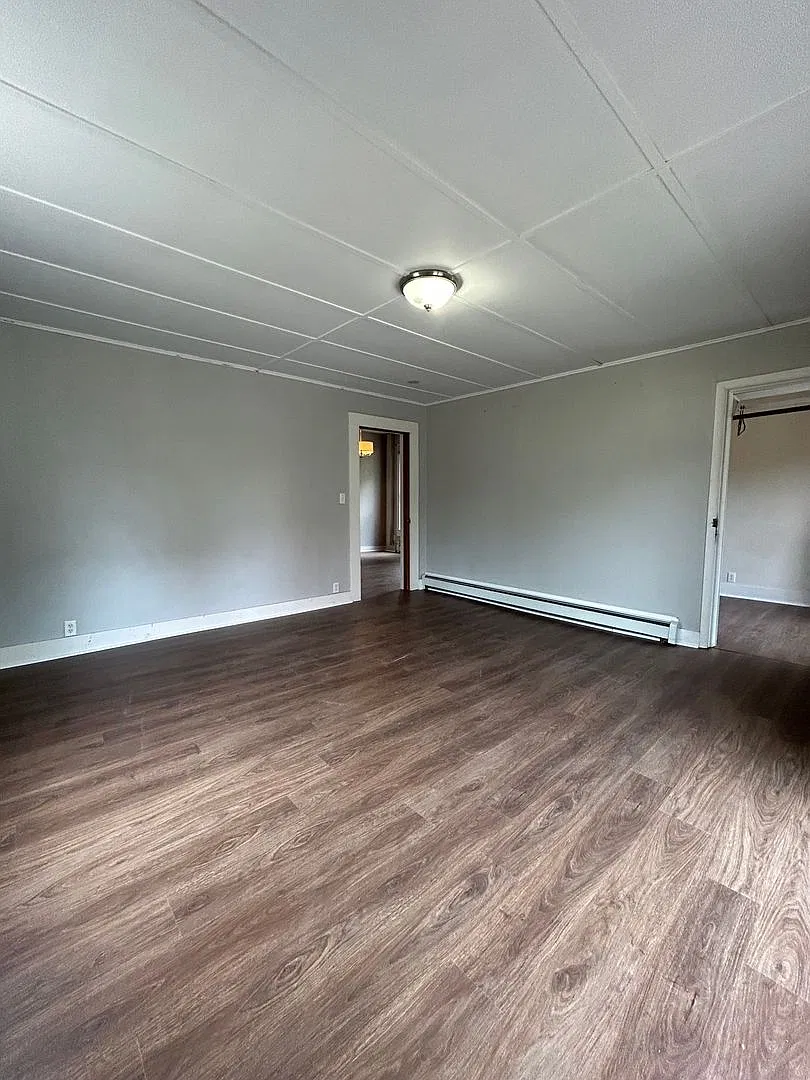 3 Bedroom Apartment Near UW-La Crosse with Off-Street Parking — Photo 4