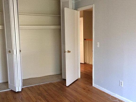 3rd image of 465 Fox Hills Dr N #Condo