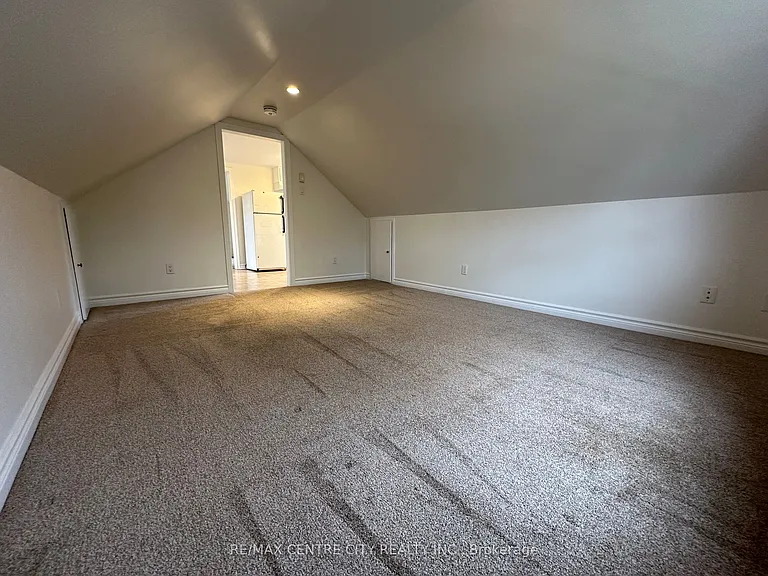 80 Sterling St #UPPER — Photo 3