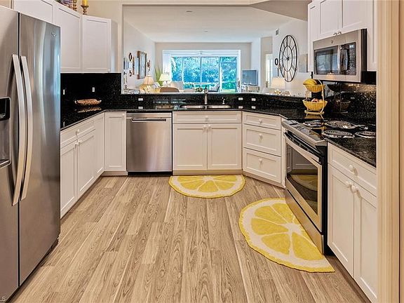 4th image of 524 Lake Louise Cir
