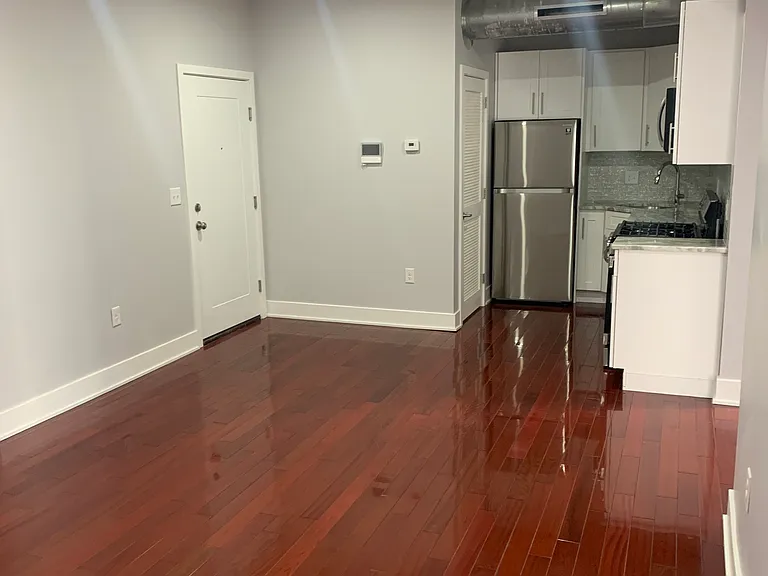 302 Richmond St #5 — Photo 4