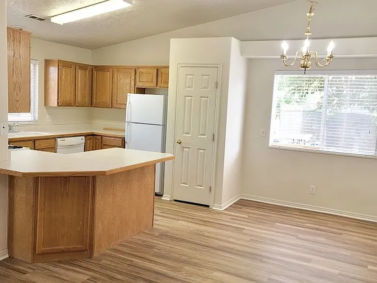 787 N Warm Springs Dr — Photo 22