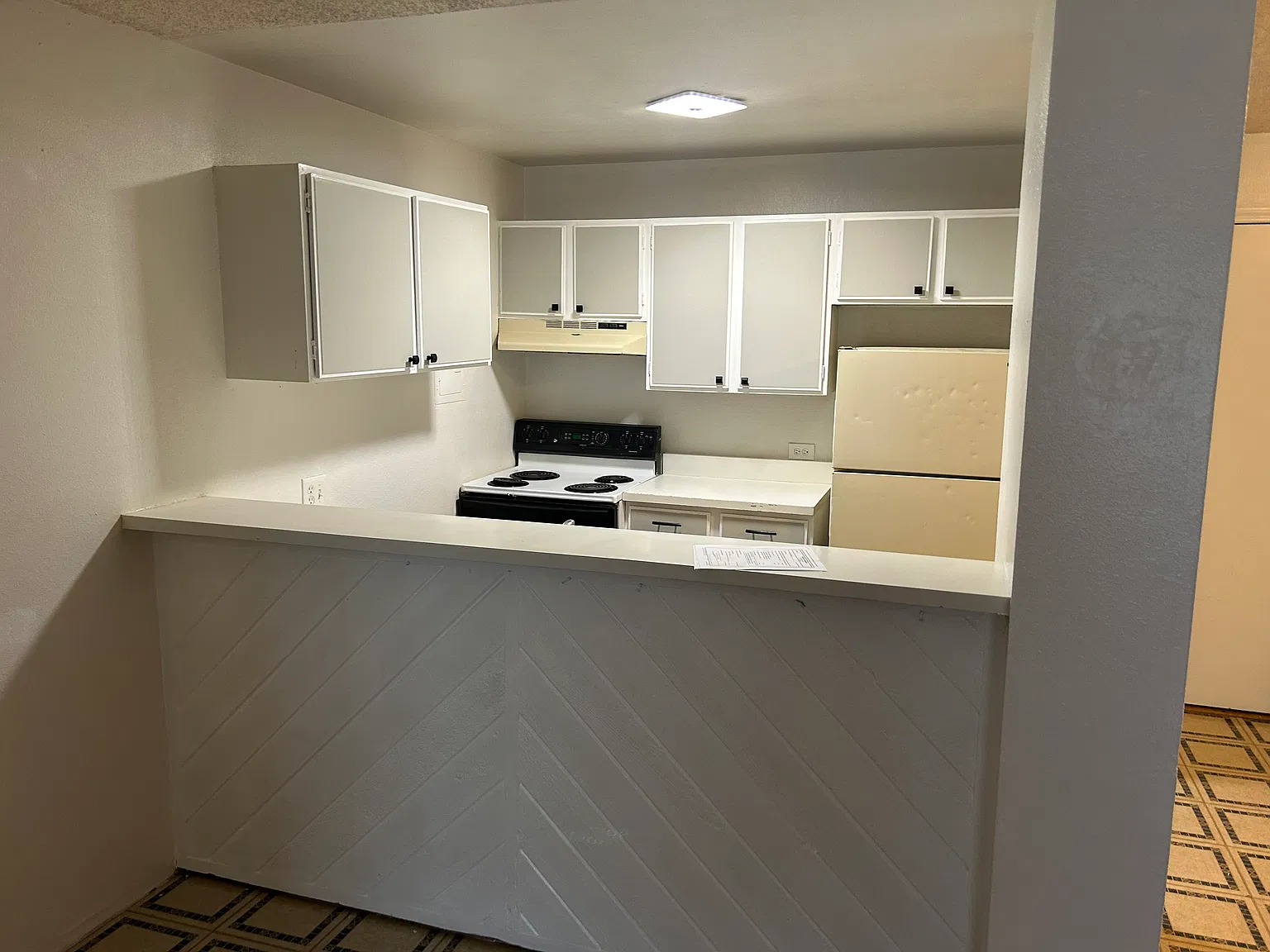 3 bed, 859 sqft, $1,550 — Photo 2