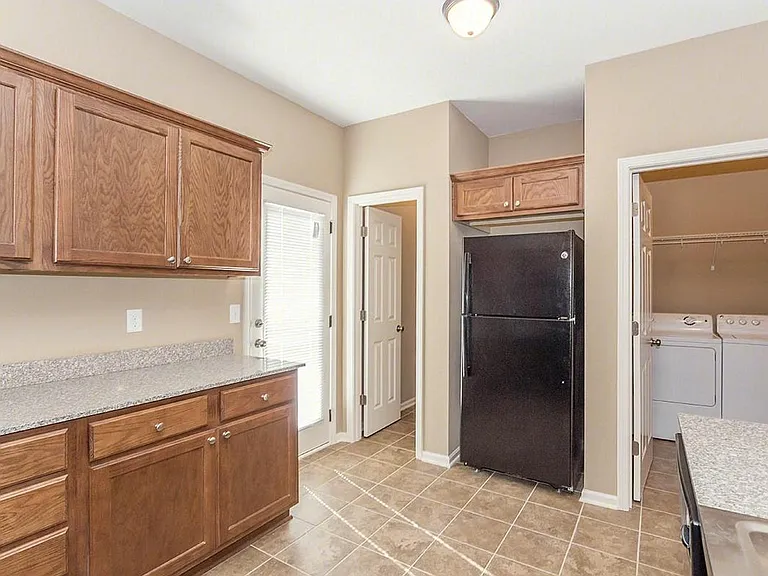 Parkway Oaks Townhomes and Duplexes — Photo 39