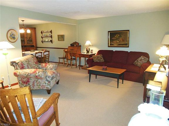 2nd image of 983 Lancaster Dr