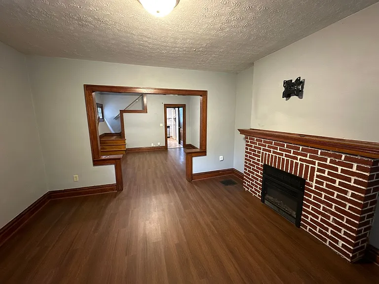 E Tompkins Ave 178-180 JLS — Photo 5