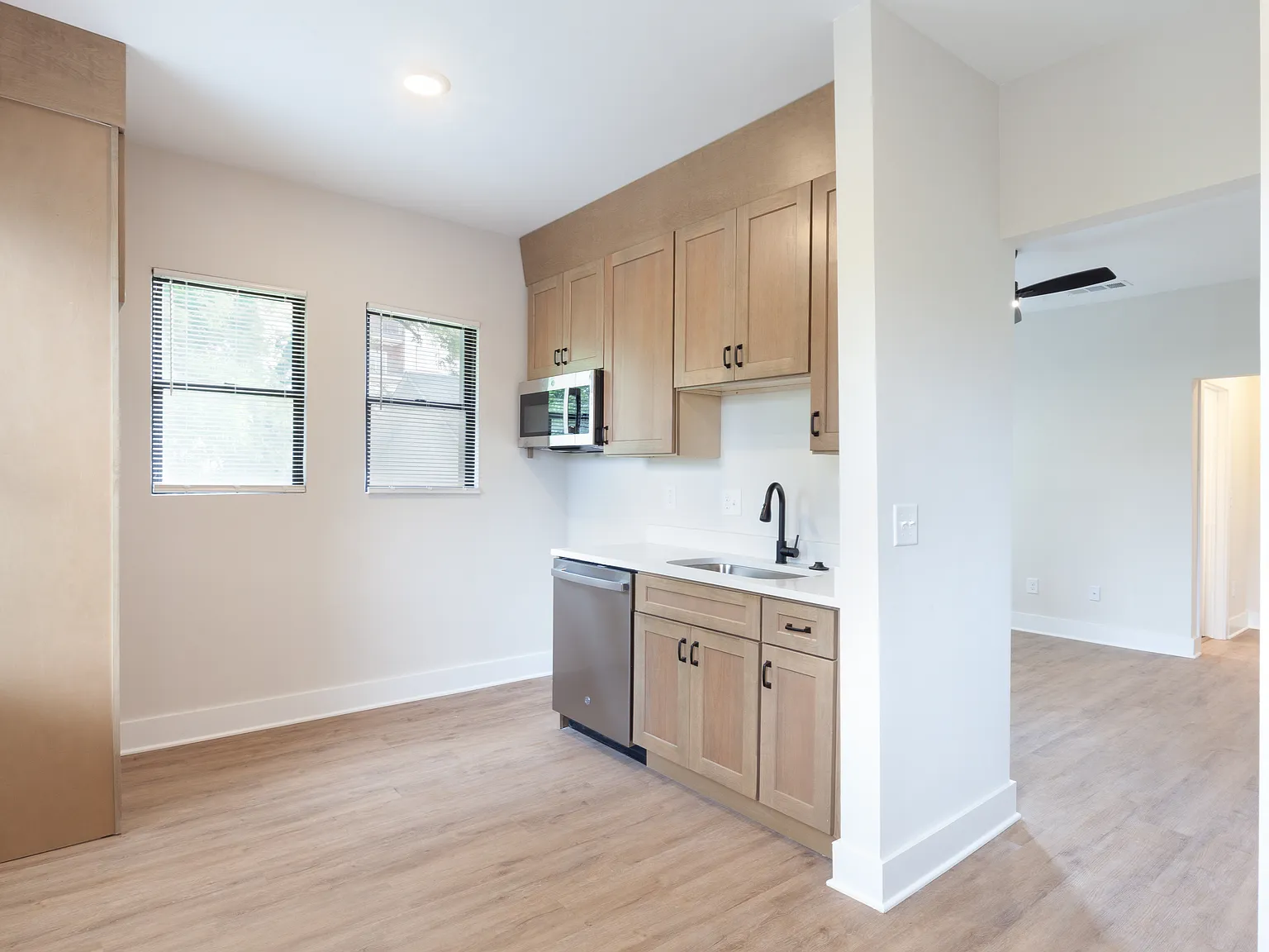 1 bed, 725 sqft, $1,850 — Photo 3