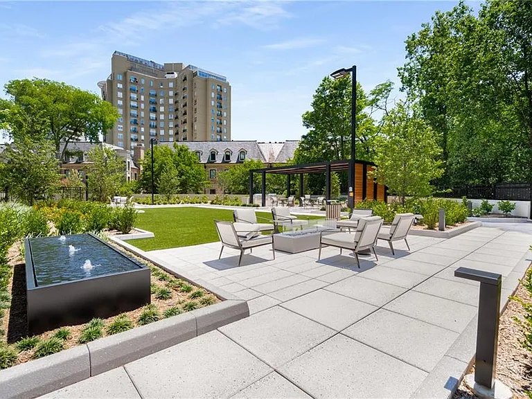2660 Peachtree Rd NW #18G — Photo 26