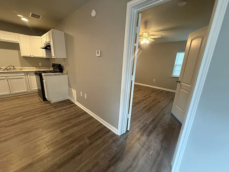 700 W Upshur Ave — Photo 6