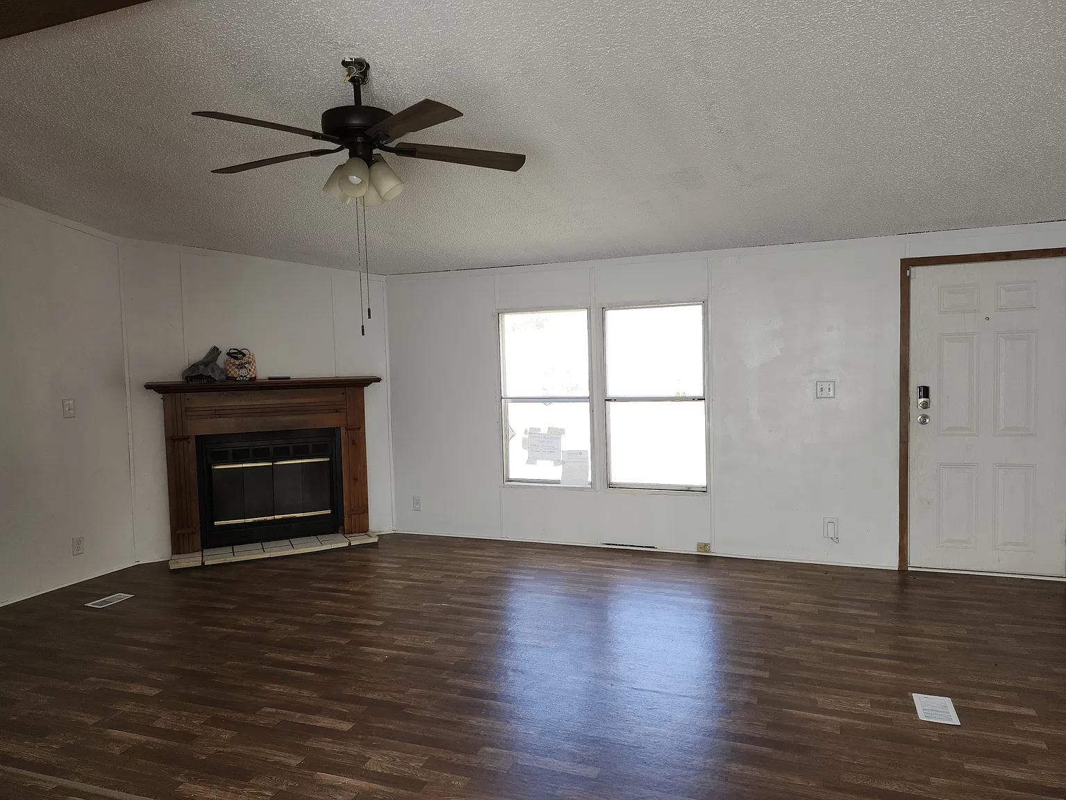 3 bed, $1,200 — Photo 2