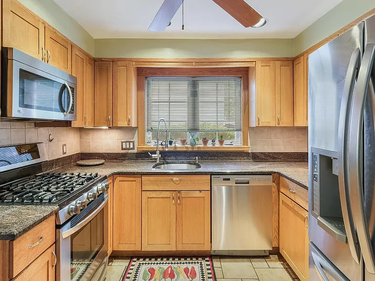 646 Green Briar Rd — Photo 8
