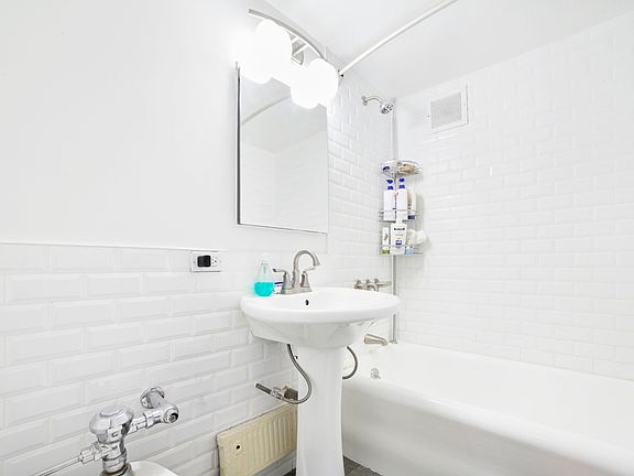 5th image of 5 Tudor City Pl APT 906