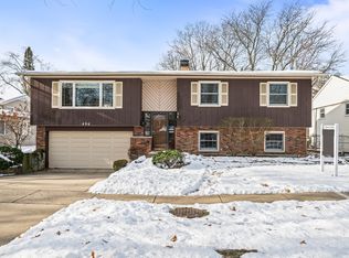 496 Raupp Blvd, Buffalo Grove, IL 60089