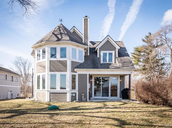 1750 N Wixom Rd, Wixom, MI 48393