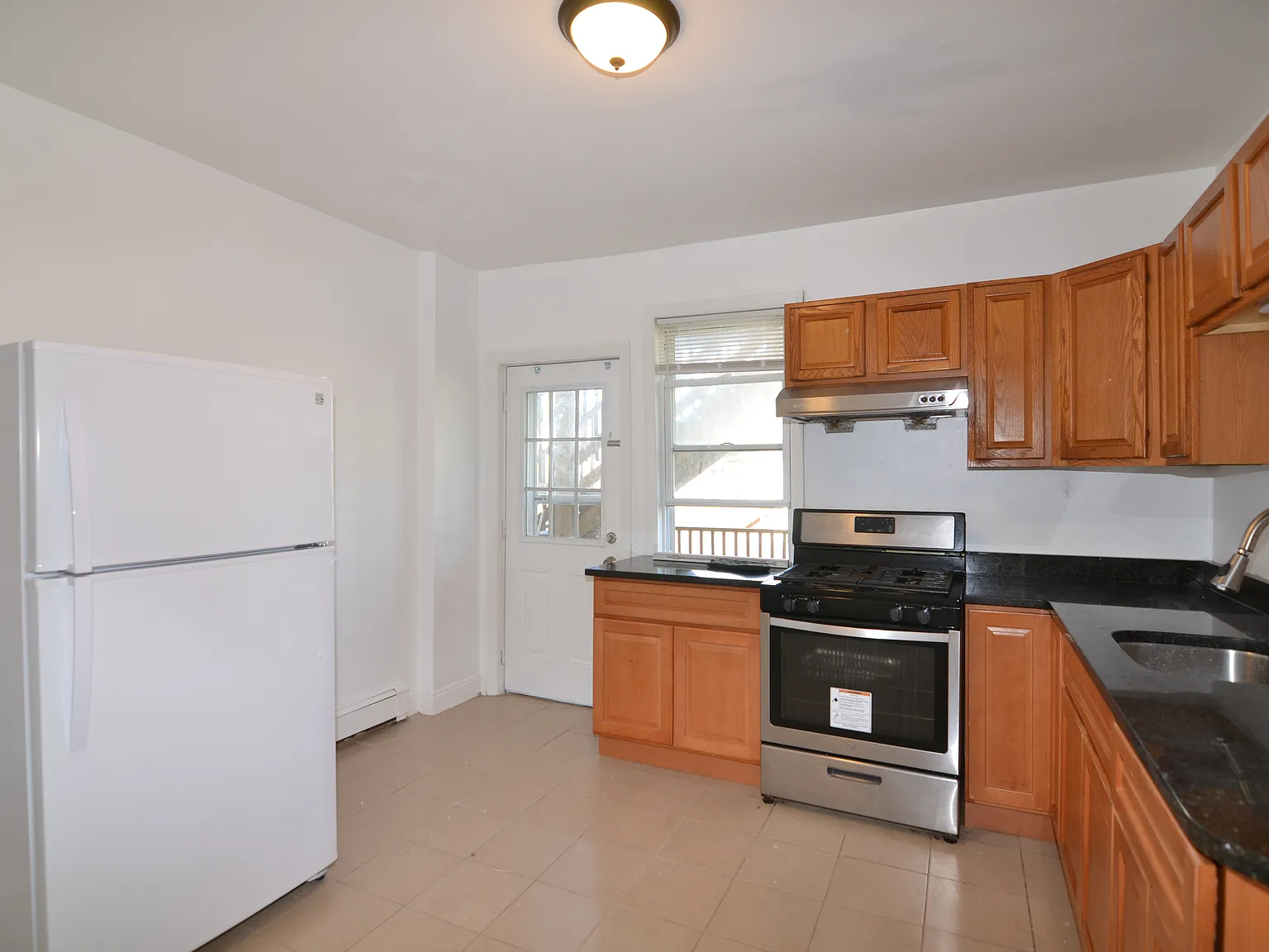 2 bed, 1060 sqft, $2,200 — Photo 3