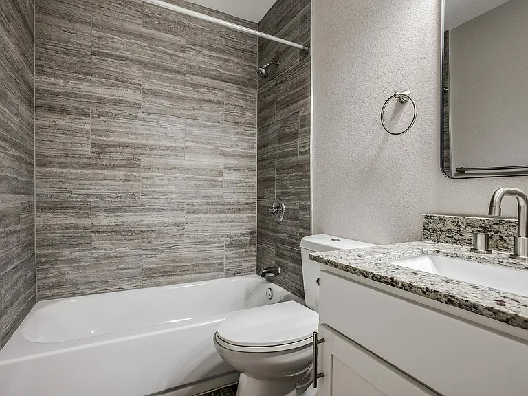 808 E Sanford St — Photo 13