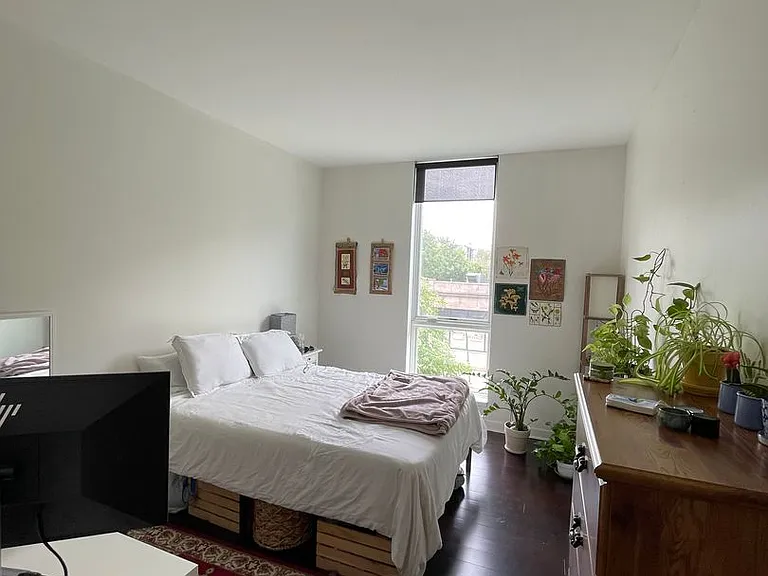 1246 W Devon Ave — Photo 5